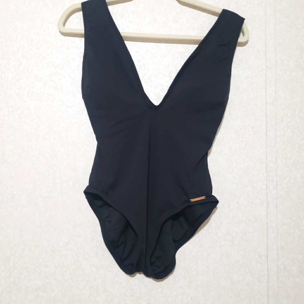 Vince Camuto Black V-Neck Swimsuit..size:4